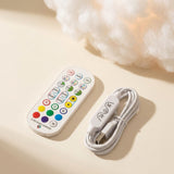 Detalle del control remoto y cable USB de la lámpara nube