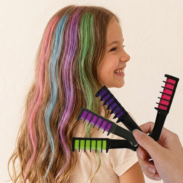 Niña sonriente con mechones de cabello pintados de colores usando los cepillos de tiza del set
