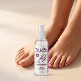 Pies sanos junto al spray TerbiFin